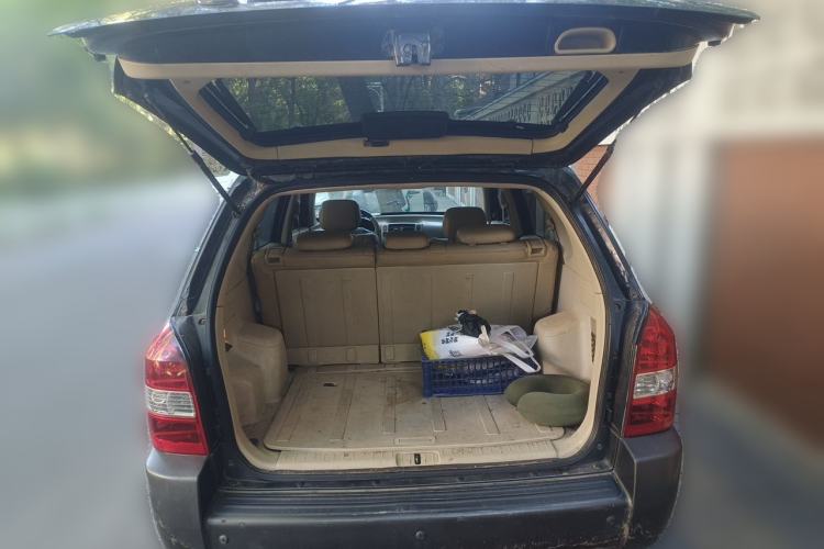 Used Hyundai Tucson 2009 2.0L Automatic Two-Wheel Drive with Sunroof Trunk