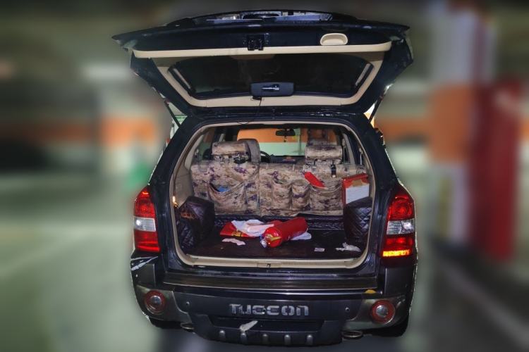 Used Hyundai Tucson 2009 2.0L Manual Two-Wheel Drive Fashion Edition Trunk