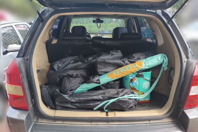 Used Hyundai Tucson 2009 2.0L Manual Two-Wheel Drive Fashion Edition Trunk