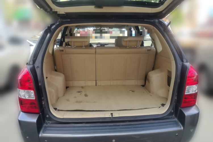 Used Hyundai Tucson 2009 2.0L Manual Two-Wheel Drive Fashion Edition Trunk
