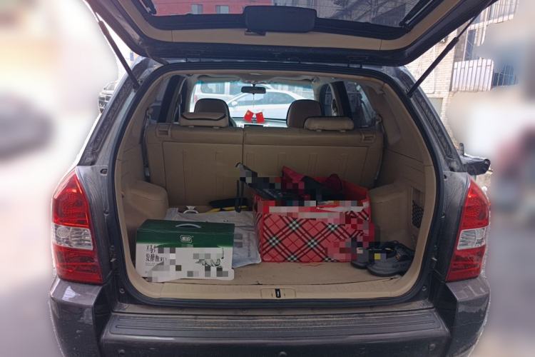 Used Hyundai Tucson 2009 2.0L Manual Two-Wheel Drive Fashion Edition Trunk