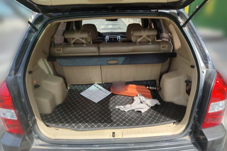 Used Hyundai Tucson 2009 2.0L Manual Two-Wheel Drive Fashion Edition Trunk