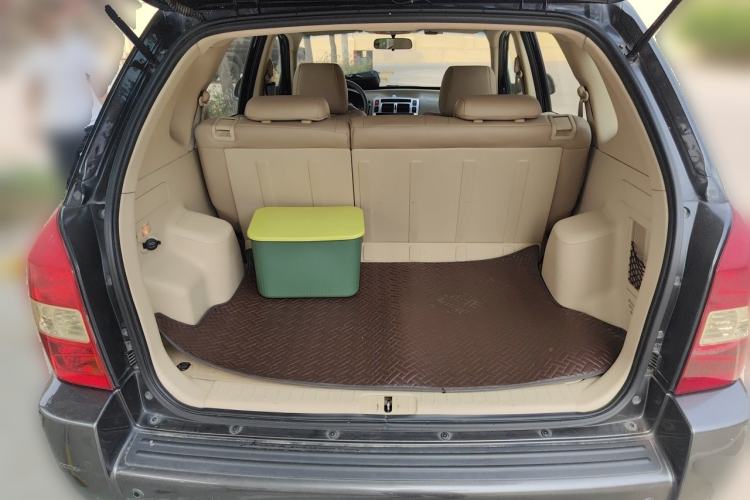 Used Hyundai Tucson 2009 2.0L Manual Two-Wheel Drive Fashion Edition Trunk