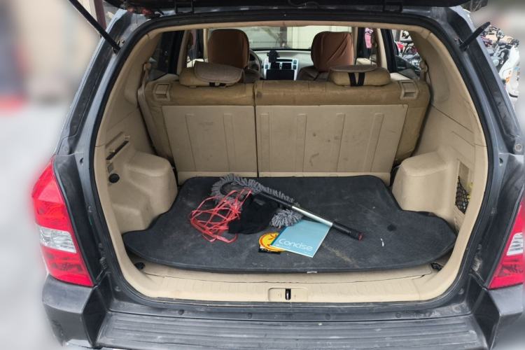 Used Hyundai Tucson 2009 2.0L Manual Two-Wheel Drive Fashion Edition Trunk