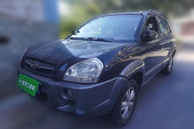 Ojetý Hyundai Tucson 2009 2.0L Automatic Two-Wheel Drive with Sunroof