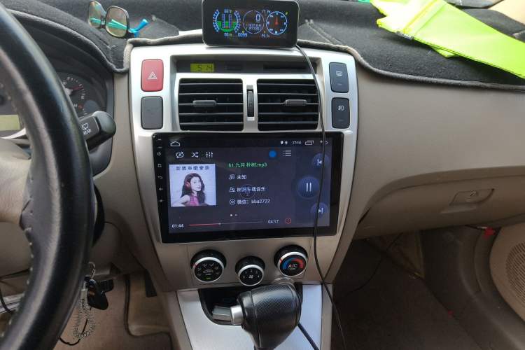 Used Hyundai Tucson 2009 2.0L Automatic Two-Wheel Drive with Sunroof Audio And AC Panel