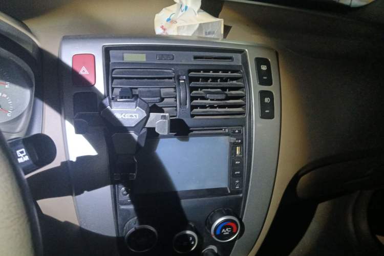 Used Hyundai Tucson 2009 2.0L Manual Two-Wheel Drive Fashion Edition Audio And AC Panel