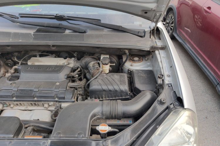 Used Hyundai Tucson 2009 2.0L Automatic Two-Wheel Drive with Sunroof Engine Bay Left