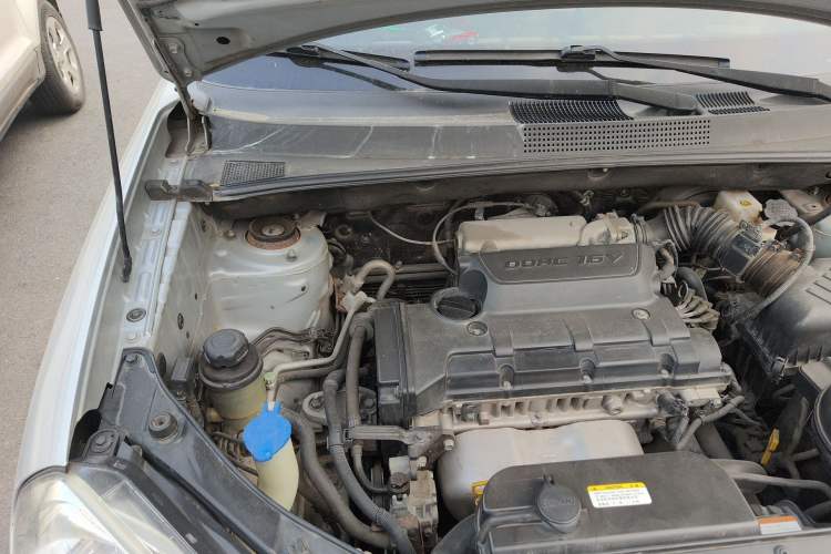 Used Hyundai Tucson 2009 2.0L Automatic Two-Wheel Drive with Sunroof Engine Bay Right
