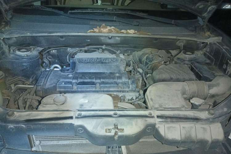 Used Hyundai Tucson 2009 2.0L Manual Two-Wheel Drive Fashion Edition Engine Bay