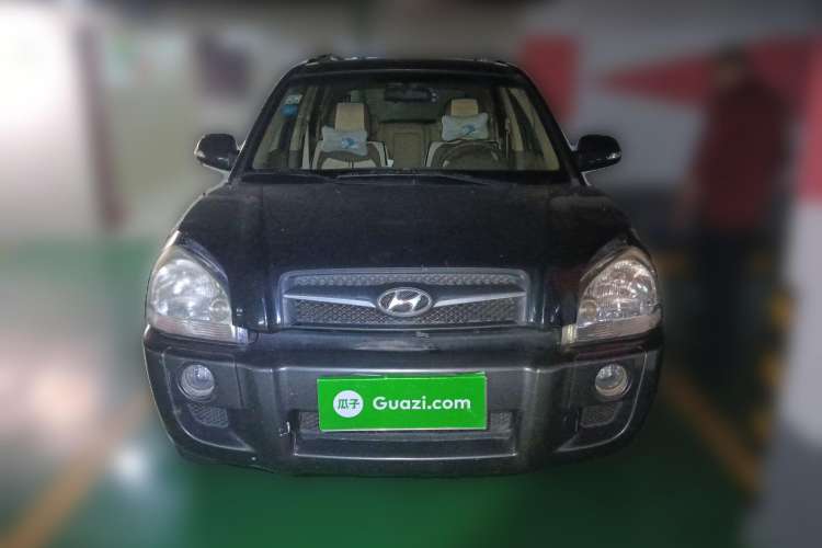Used Hyundai Tucson 2009 2.0L Manual Two-Wheel Drive Fashion Edition Front