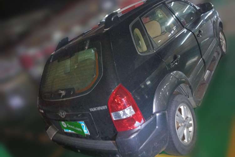 Used Hyundai Tucson 2009 2.0L Manual Two-Wheel Drive Fashion Edition Rear