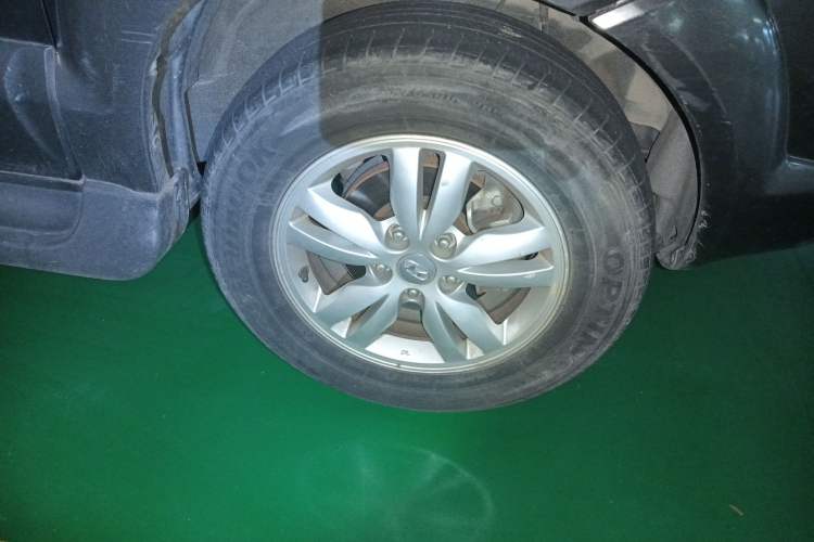 Used Hyundai Tucson 2009 2.0L Manual Two-Wheel Drive Fashion Edition Right Front Wheel Hub