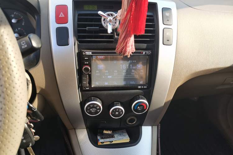 Used Hyundai Tucson 2009 2.0L Manual Two-Wheel Drive Fashion Edition Audio And AC Panel