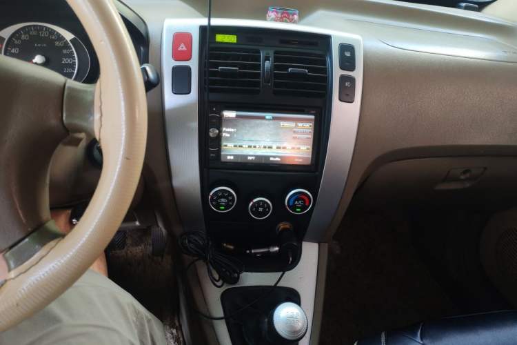 Used Hyundai Tucson 2009 2.0L Manual Two-Wheel Drive Fashion Edition Audio And AC Panel