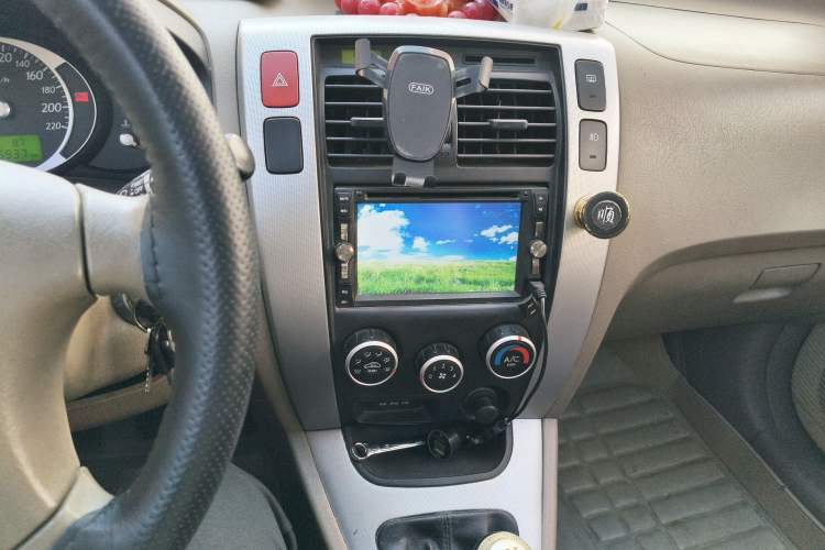 Used Hyundai Tucson 2009 2.0L Manual Two-Wheel Drive Fashion Edition Audio And AC Panel