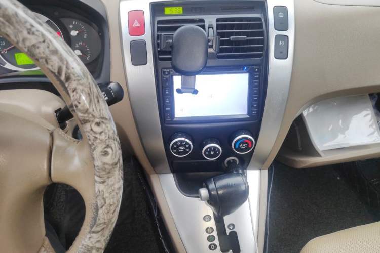 Used Hyundai Tucson 2009 2.0L Automatic Two-Wheel Drive with Sunroof Audio And AC Panel