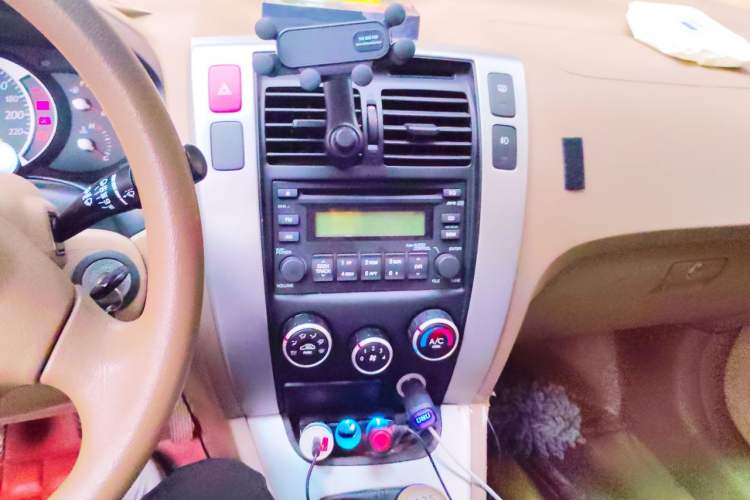 Used Hyundai Tucson 2009 2.0L Manual Two-Wheel Drive Fashion Edition Audio And AC Panel
