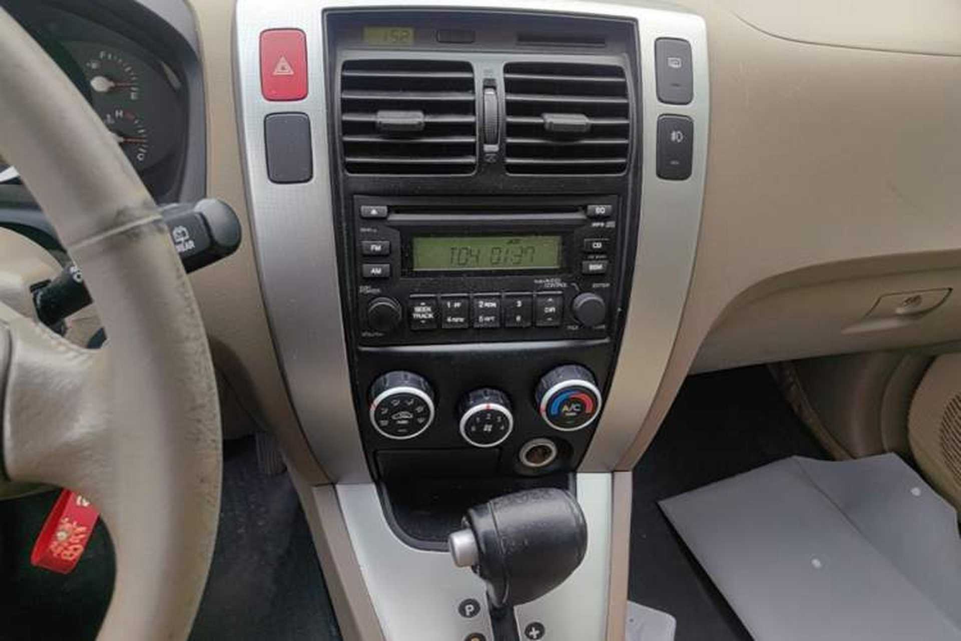 Used Hyundai Tucson 2009 2.0L Automatic Two-Wheel Drive with Sunroof Audio And AC Panel