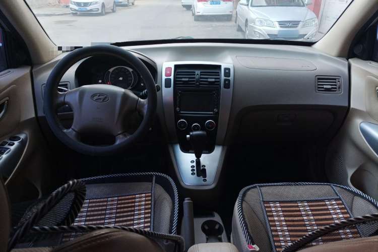 Used Hyundai Tucson 2009 2.0L Automatic Two-Wheel Drive with Sunroof Center Console
