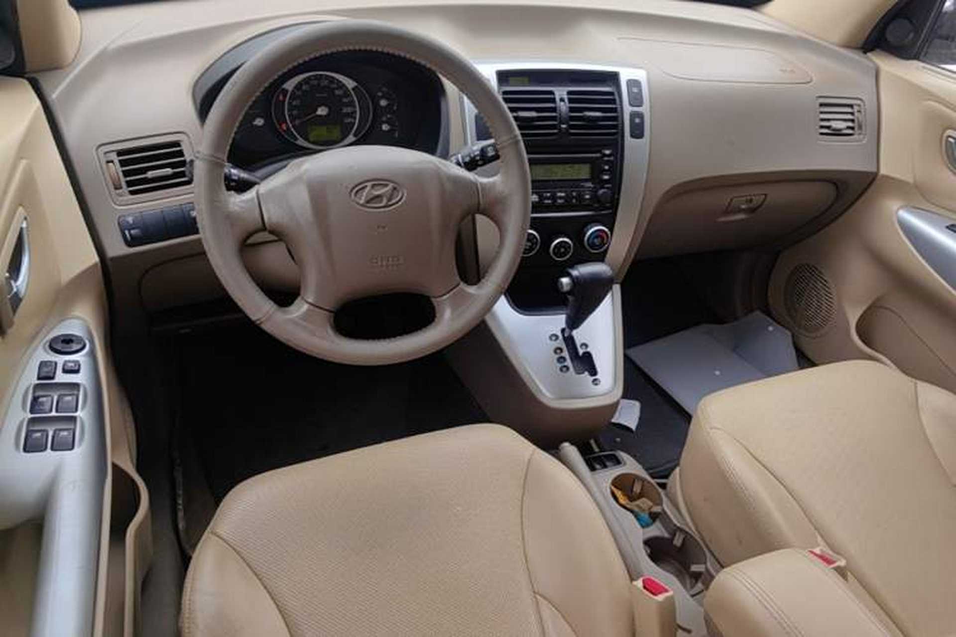 Used Hyundai Tucson 2009 2.0L Automatic Two-Wheel Drive with Sunroof Center Console