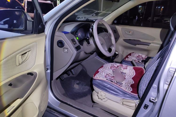 Used Hyundai Tucson 2009 2.0L Manual Two-Wheel Drive Fashion Edition Driver Seat