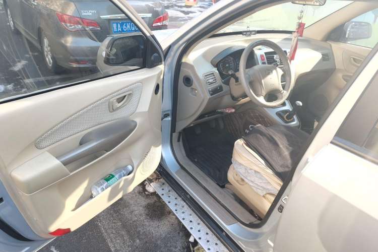 Used Hyundai Tucson 2009 2.0L Manual Two-Wheel Drive Fashion Edition Driver Seat
