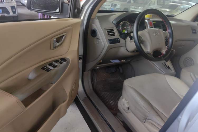 Used Hyundai Tucson 2009 2.0L Automatic Two-Wheel Drive with Sunroof Driver Seat