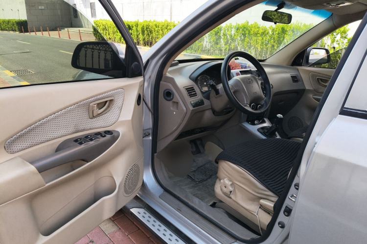 Used Hyundai Tucson 2009 2.0L Manual Two-Wheel Drive Fashion Edition Driver Seat