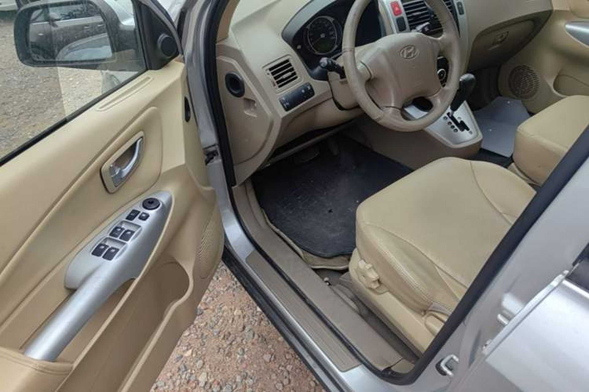 Used Hyundai Tucson 2009 2.0L Automatic Two-Wheel Drive with Sunroof Driver Seat