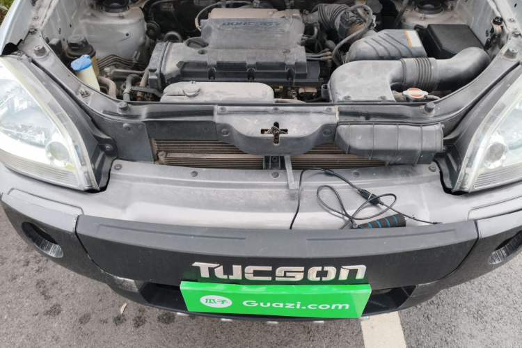 Used Hyundai Tucson 2009 2.0L Automatic Two-Wheel Drive with Sunroof Engine Bay