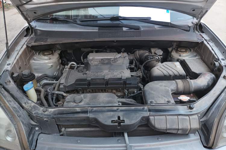 Used Hyundai Tucson 2009 2.0L Automatic Two-Wheel Drive with Sunroof Engine Bay