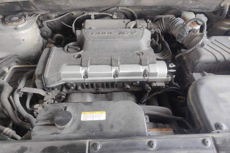 Used Hyundai Tucson 2009 2.0L Automatic Two-Wheel Drive with Sunroof Engine Bay