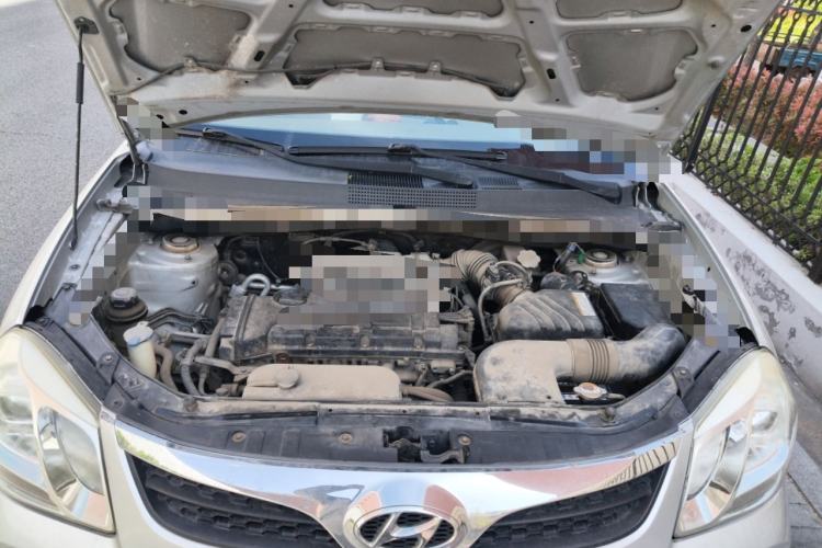 Used Hyundai Tucson 2009 2.0L Manual Two-Wheel Drive Fashion Edition Engine Bay