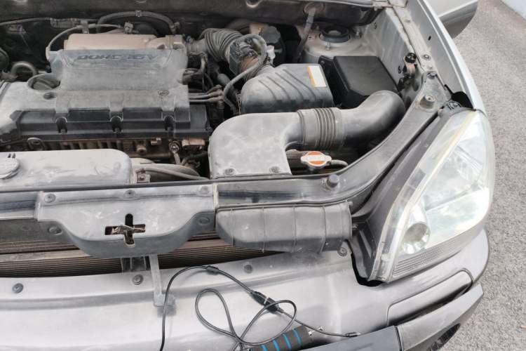 Used Hyundai Tucson 2009 2.0L Automatic Two-Wheel Drive with Sunroof Engine Bay Left