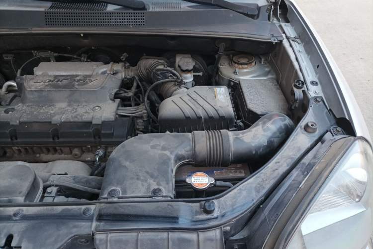 Used Hyundai Tucson 2009 2.0L Automatic Two-Wheel Drive with Sunroof Engine Bay Left