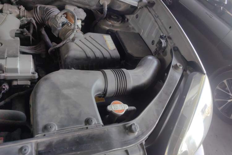 Used Hyundai Tucson 2009 2.0L Automatic Two-Wheel Drive with Sunroof Engine Bay Left