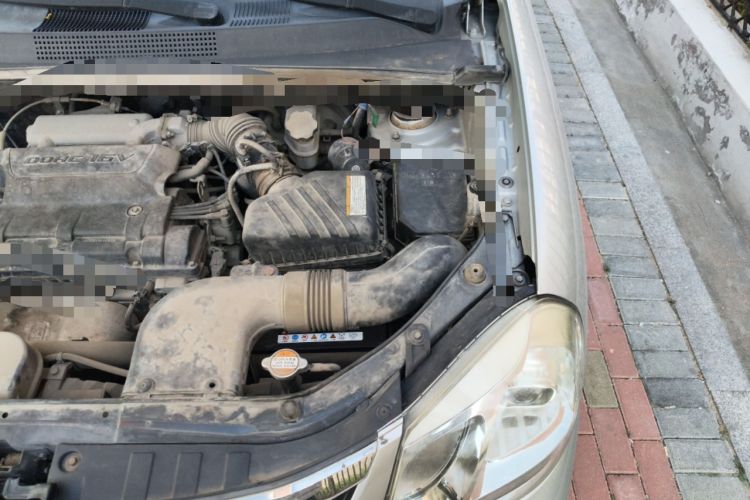Used Hyundai Tucson 2009 2.0L Manual Two-Wheel Drive Fashion Edition Engine Bay Left