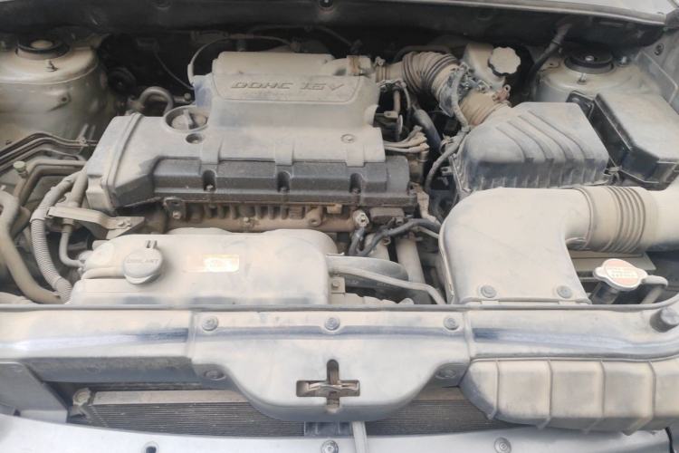 Used Hyundai Tucson 2009 2.0L Automatic Two-Wheel Drive with Sunroof Engine Bay