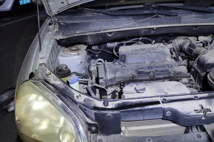 Used Hyundai Tucson 2009 2.0L Manual Two-Wheel Drive Fashion Edition Engine Bay Right