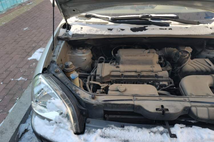 Used Hyundai Tucson 2009 2.0L Manual Two-Wheel Drive Fashion Edition Engine Bay Right