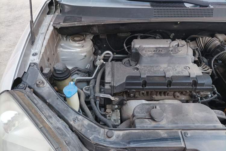 Used Hyundai Tucson 2009 2.0L Automatic Two-Wheel Drive with Sunroof Engine Bay Right