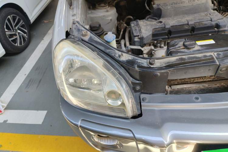 Used Hyundai Tucson 2009 2.0L Manual Two-Wheel Drive Fashion Edition Engine Bay Right