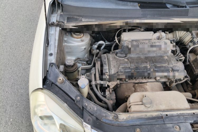 Used Hyundai Tucson 2009 2.0L Manual Two-Wheel Drive Fashion Edition Engine Bay Right