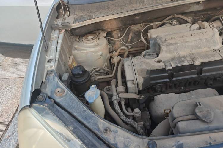 Used Hyundai Tucson 2009 2.0L Manual Two-Wheel Drive Fashion Edition Engine Bay Right