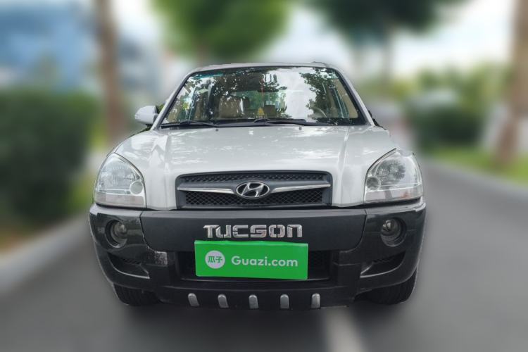 Used Hyundai Tucson 2009 2.0L Automatic Two-Wheel Drive with Sunroof Front