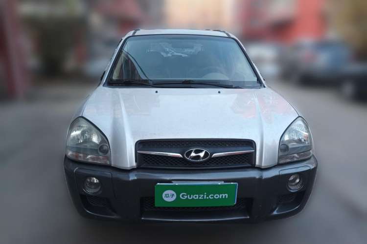 Used Hyundai Tucson 2009 2.0L Automatic Two-Wheel Drive with Sunroof Front