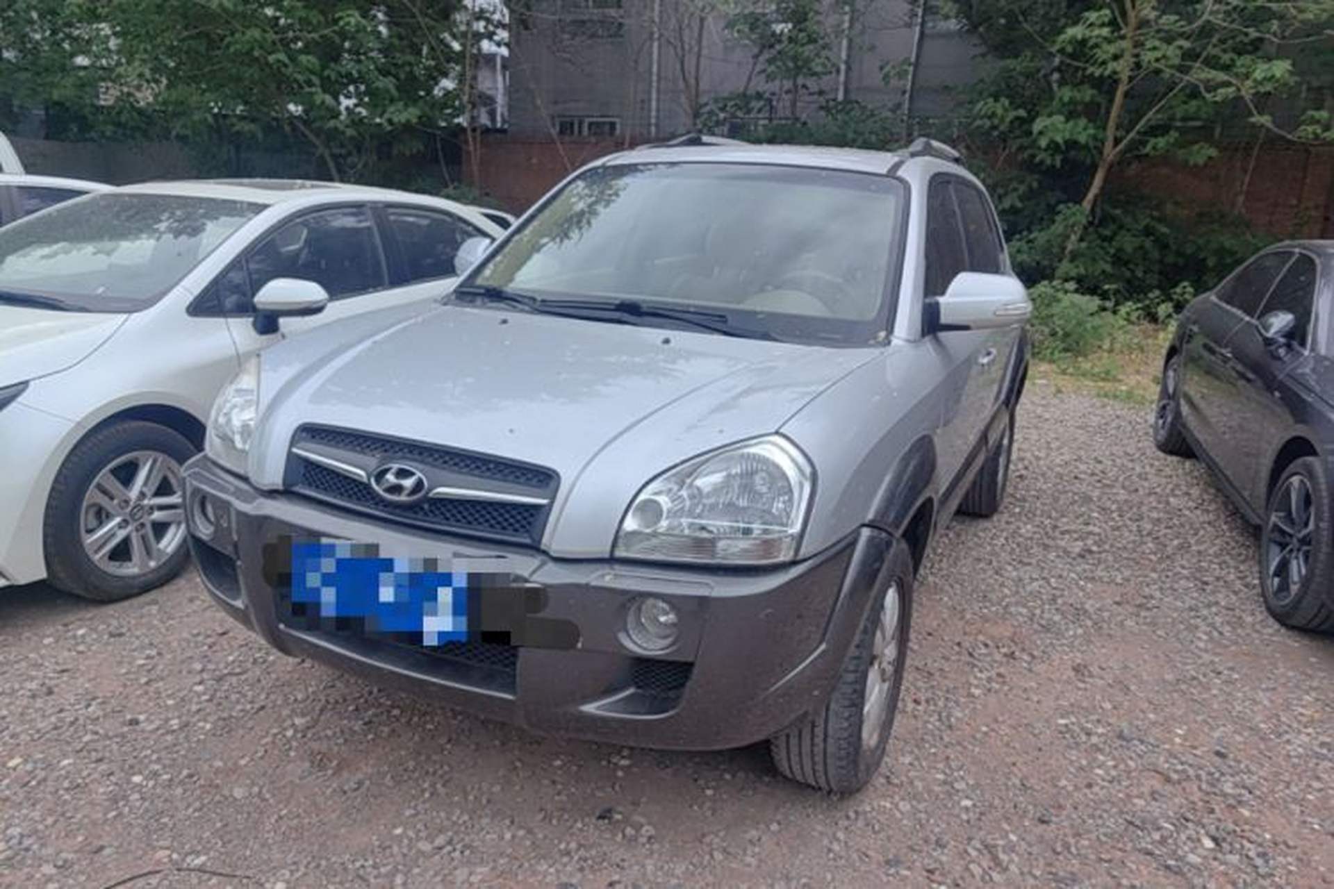 Used Hyundai Tucson 2009 2.0L Automatic Two-Wheel Drive with Sunroof Front Left 45 Deg
