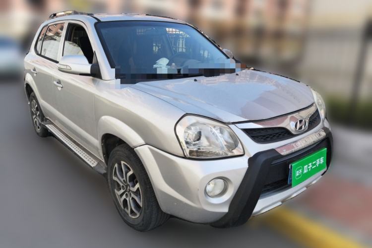 Used Hyundai Tucson 2009 2.0L Manual Two-Wheel Drive Fashion Edition Front Right 45 Deg