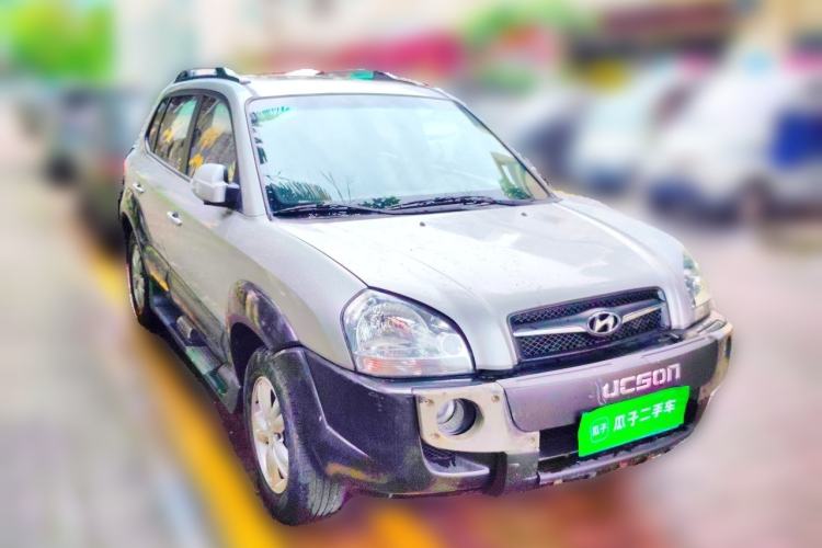 Used Hyundai Tucson 2009 2.0L Manual Two-Wheel Drive Fashion Edition Front Right 45 Deg